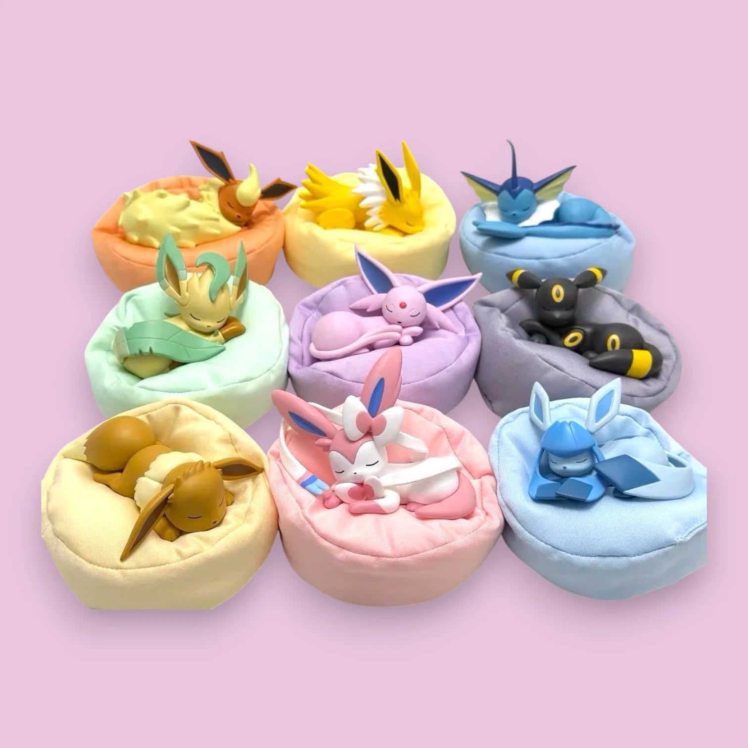 Sleepy Eevee holly blind box